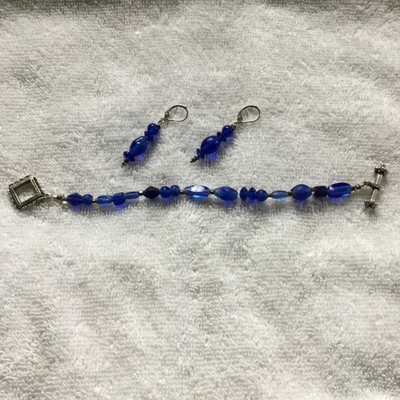Glass bead bracelet and earrings - Picture 2 of 4